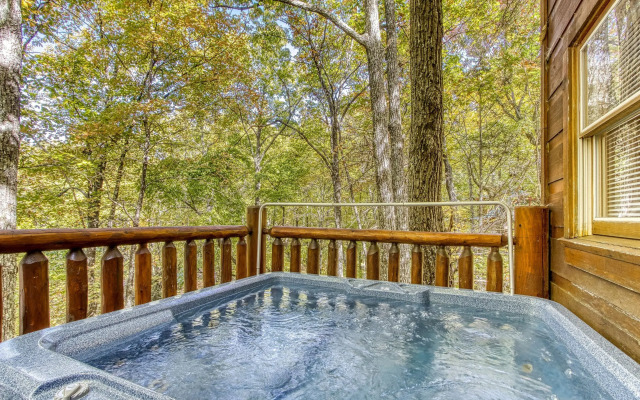 Dog Friendly Quiet Chalet Hot Tub Fireplace