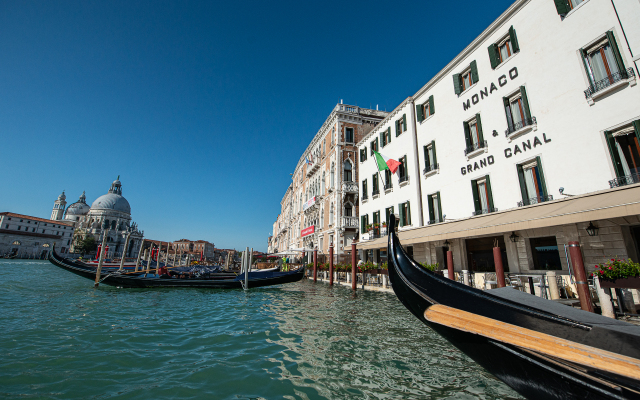 Hotel Monaco & Grand Canal