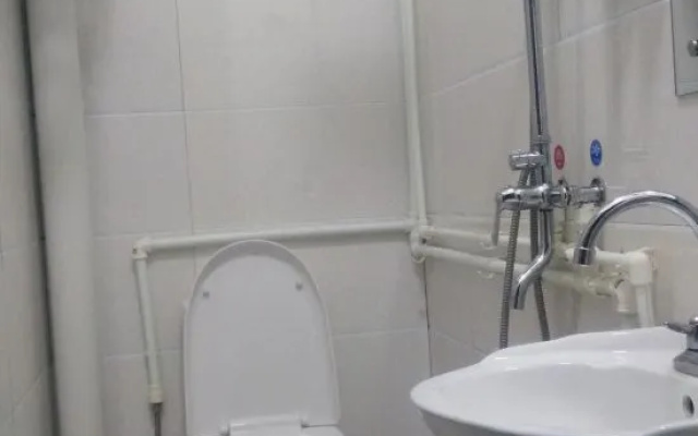 Longji Rice Terraces Yaomin's Homestay (Thousand-floor Sky Ladder Observation Deck) – Bathroom – Guilin