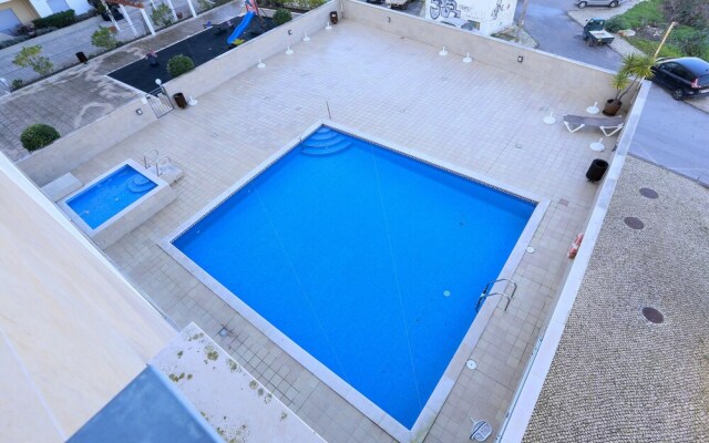 3-bedroom Apt, Sleeps 6, Pool, Gym & Jacuzzi