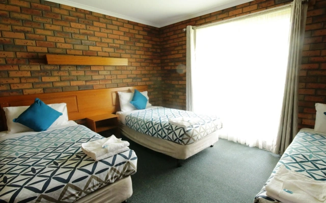 Golden Palms Motel
