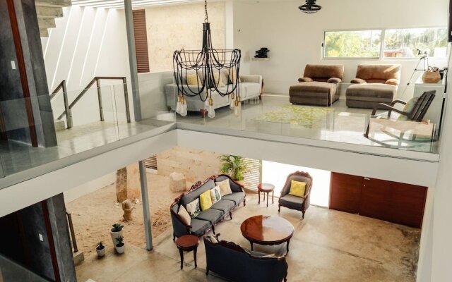 Breathtaking Beach Villa, Feel the Inviting Vibe!