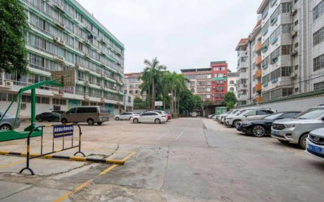 Yeste Hotel (Nanning Xianhu Wuhe University Town Pumiao)