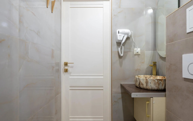 Sandro Palace na Lesnoy (Sandro Pelas)