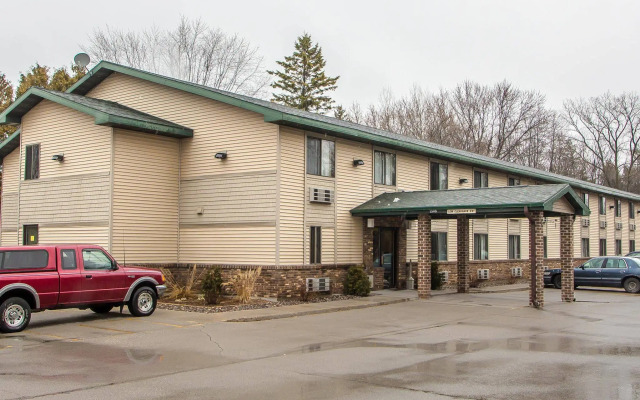 Quality Inn & Suites Marinette