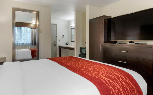 Comfort Inn & Suites Tigard near Washington Square