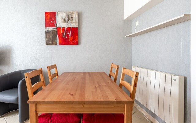 Picturesque Apartment in Bayeux with Private Courtyard