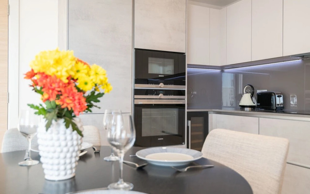 Modern Family Home close to Victoria Station