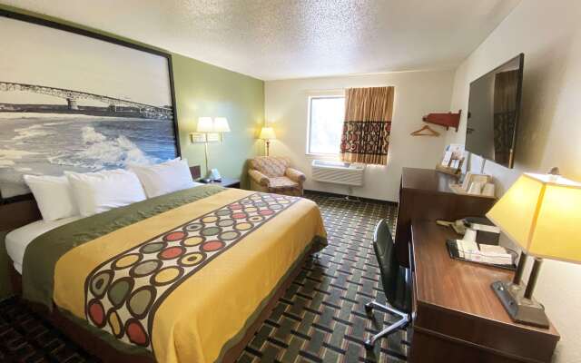 Super 8 by Wyndham Newport News/Jefferson Ave.