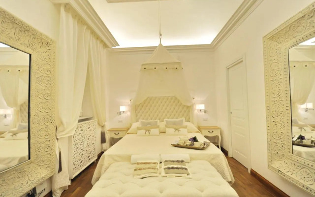 Luxury Navona Apartments by Flatinrome