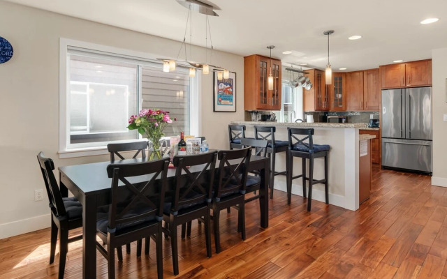 Seattle Vacation Home: The Aerodrome