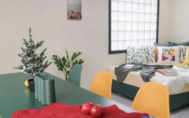 Hongik Univ. Station Romantic Rooftop House