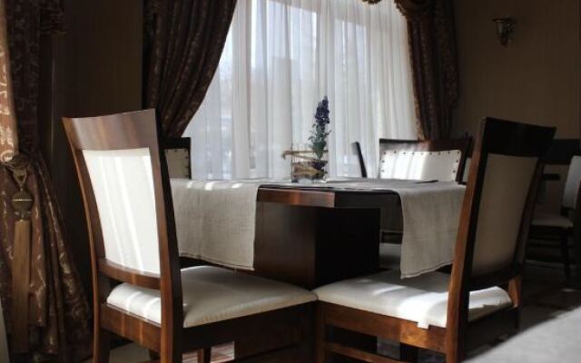 Hotel Empire