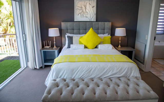 Waterfront New Listng - 8 South Quay -