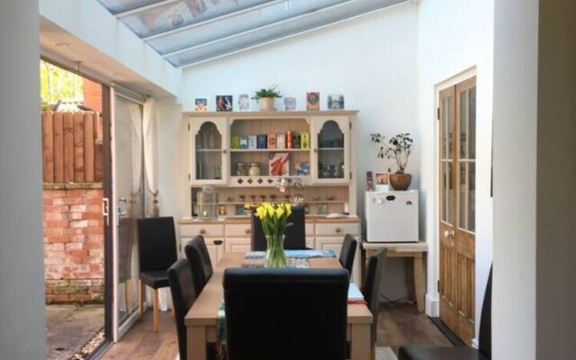 10 Bedroom Home In Glastonbury Beautiful Garden