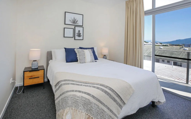 City Centre Apartment with Mountain View