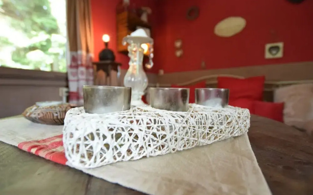 Lively Holiday Home With Garden, Barbecue, Garden Furniture