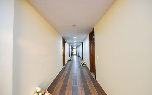 Fabhotel Mona International