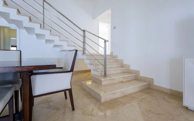 Beachfront 7BR Villa with Pool & Maid