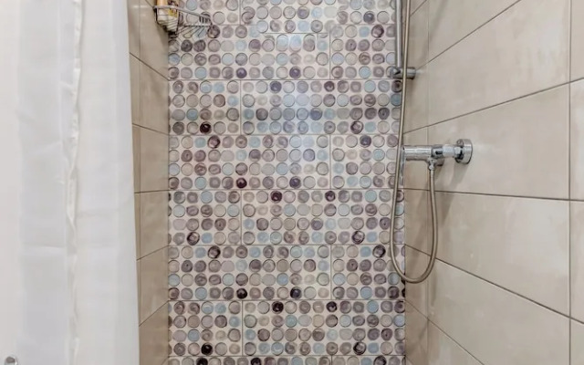 Lady, Cute Studio In Quiet Area