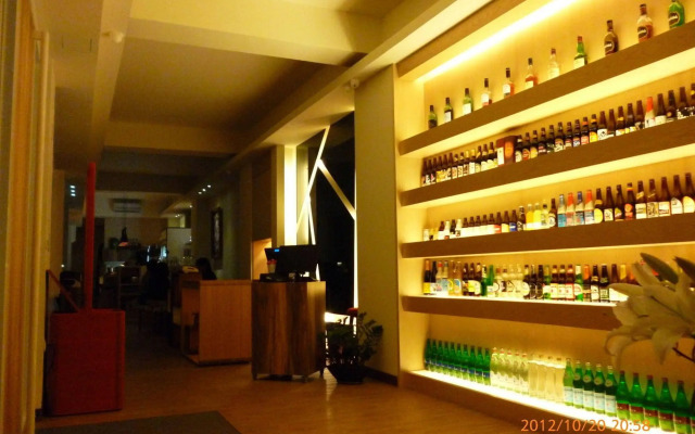 Tavern L Hostel