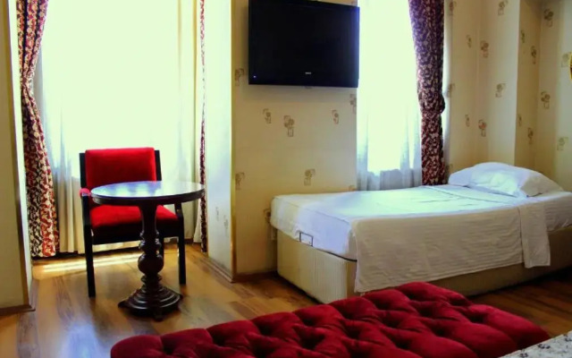 Santa Hill Hotel