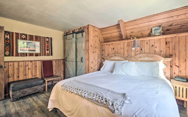 Ski-in/ski-out Red River Cabin w/ Mtn Views!