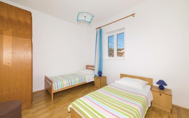 Amazing Home in Vinisce With Wifi and 2 Bedrooms