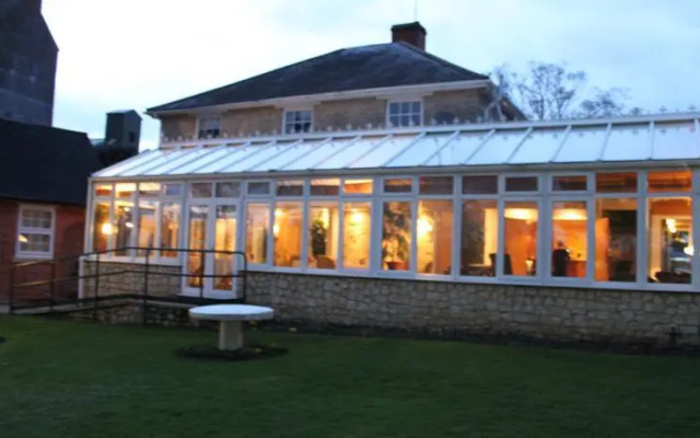 Millhouse Hotel And Riverside Restaurant
