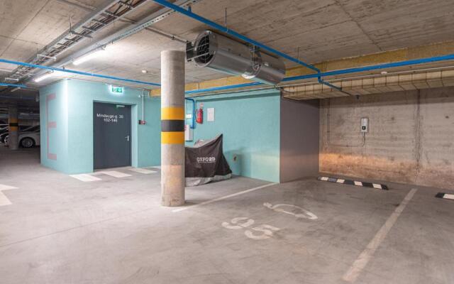 New Modern Apt with Garage Parking, Balcony, by Cohost