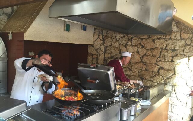 Elmi Suites Beach Hotel - All Inclusive