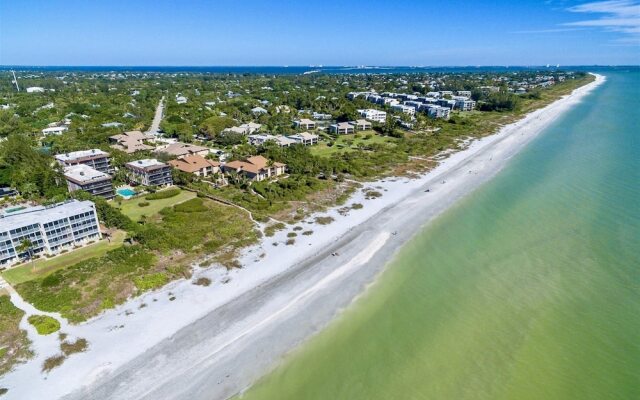 Shorewood Condos by Dream Vacation Rentals