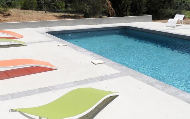 Beautiful Apartment in Mèze with Swimming Pool