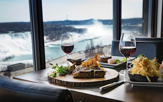 The Brock Niagara Falls Fallsview, Tapestry by Hilton