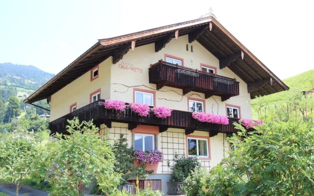 Huge Holiday Home in Hopfgarten im Brixental near Ski Lift