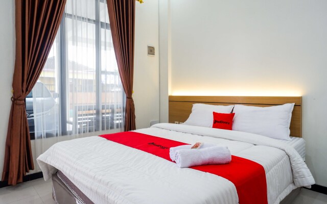 RedDoorz near Terminal Tirtonadi 2
