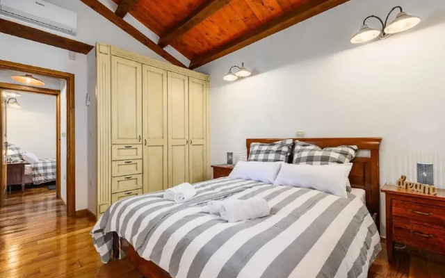 Beautiful Stone Villa in Tinjan With Swimming Pool