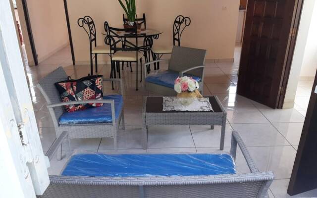 Apartment with 2 Bedrooms in Sainte-Marie, with Furnished Terrace And Wifi - 6 Km From the Beach