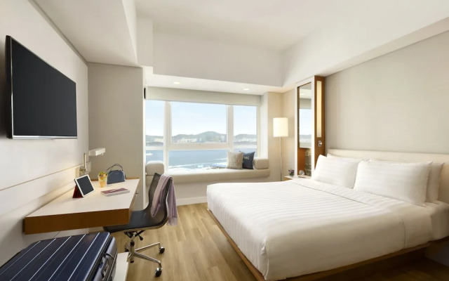Club Lounge at Hotel Jen Hong Kong