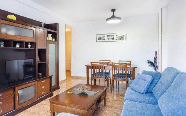 Apartamento con terraza y piscina