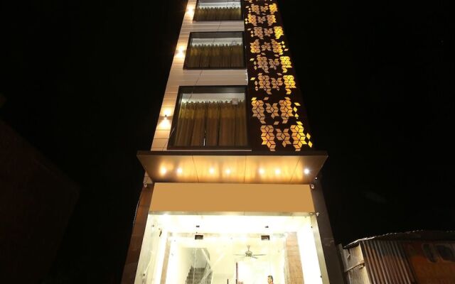 Oyo 35930 Tricity Hotel Premia