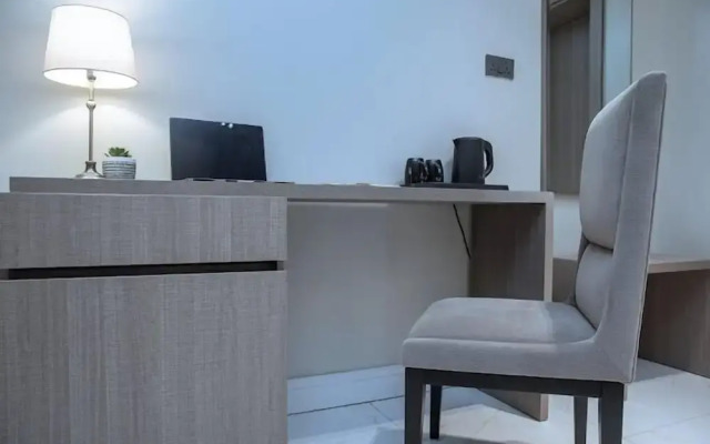 Knightsbridge Hotel and Suites