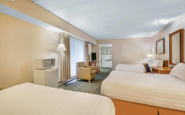 Travelodge by Wyndham Niagara Falls at the Falls