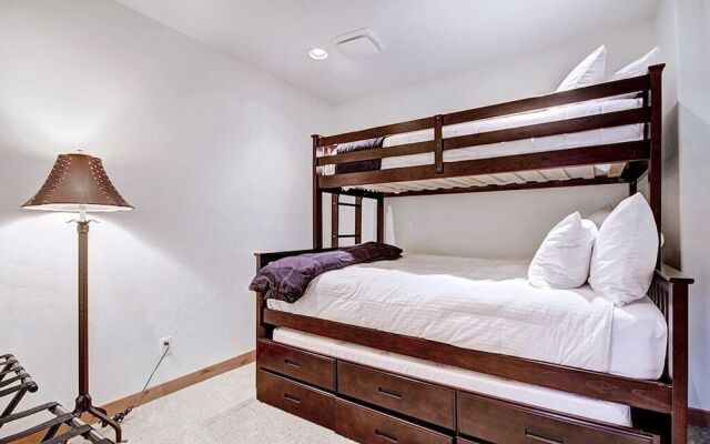 Pine Needle Lodge 5 Bedroom Home by RedAwning