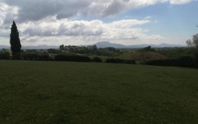 Au cœur du village d'Arcangues, T1 vue Montagne