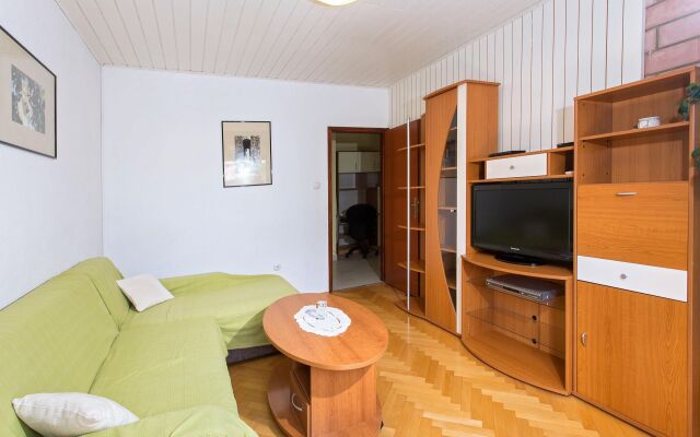 Apartment Rozari - family friendly & sea view: A1-Ivana  Brela, Riviera Makarska