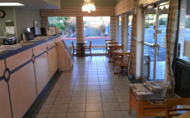 Knights Inn - Palmdale CA