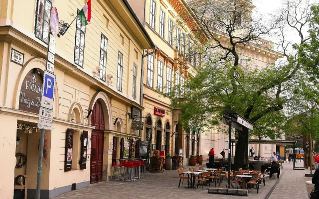 Budapest Center Apartments-Tomy