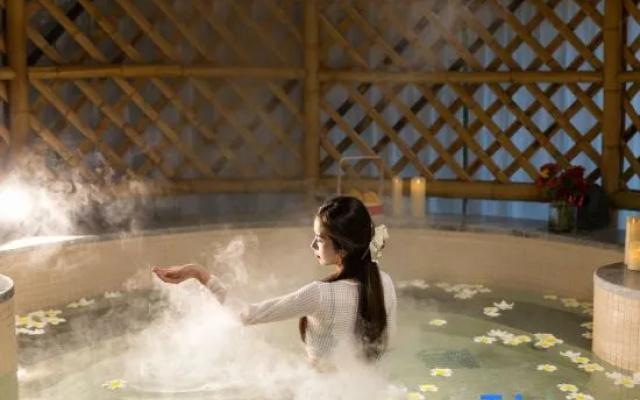 Anji Zhangyuan Fujun · Family-friendly Stream Pool Resort – People – Huzhou