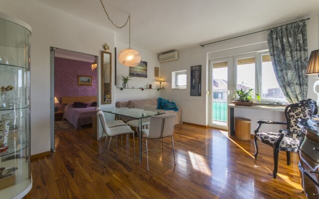 Tifani Apartment